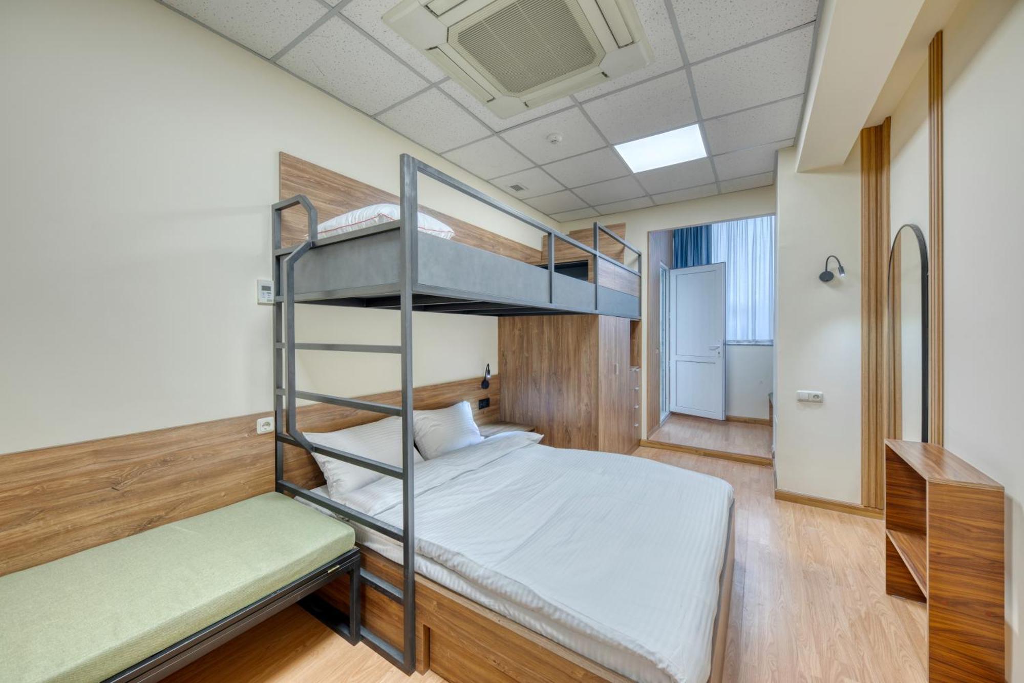 Tropica Inn Hotel เยเรวาน ภายนอก รูปภาพ