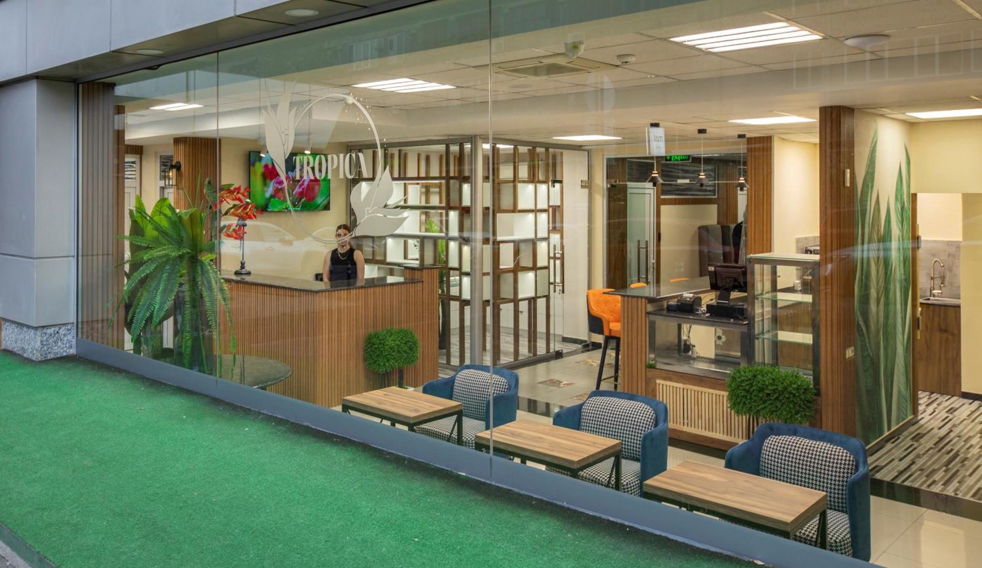 Tropica Inn Hotel เยเรวาน ภายนอก รูปภาพ