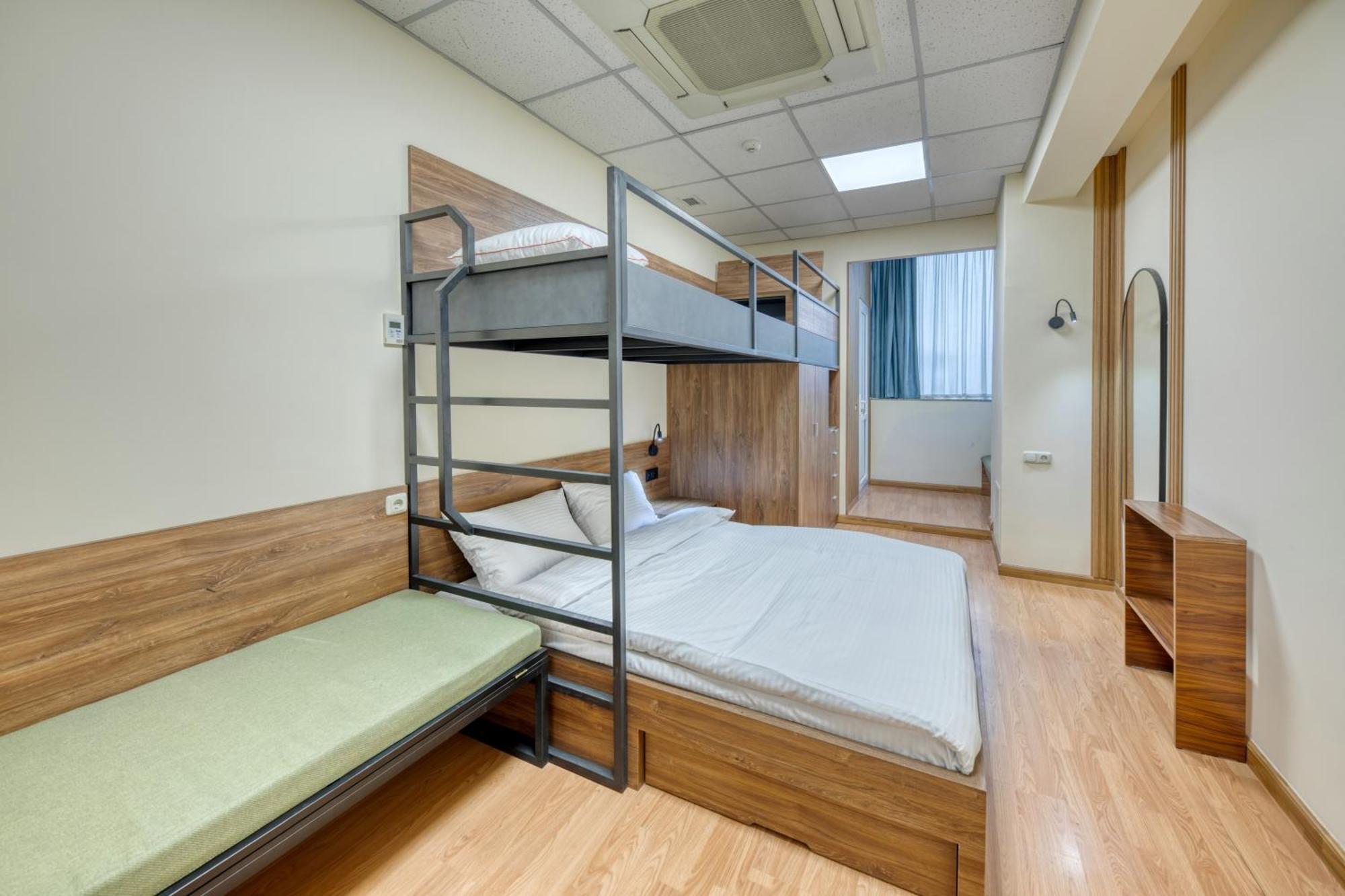 Tropica Inn Hotel เยเรวาน ภายนอก รูปภาพ